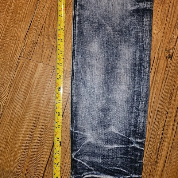 Men's Rock Revival Jeans - Picture 5 of 5